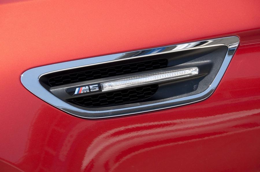 Детали экстерьера BMW M5 (F10) 2013 года  (NA) (фото 38 из 45)
